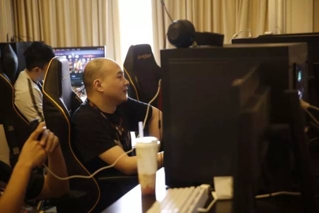 与定位球轮 与定位球轮